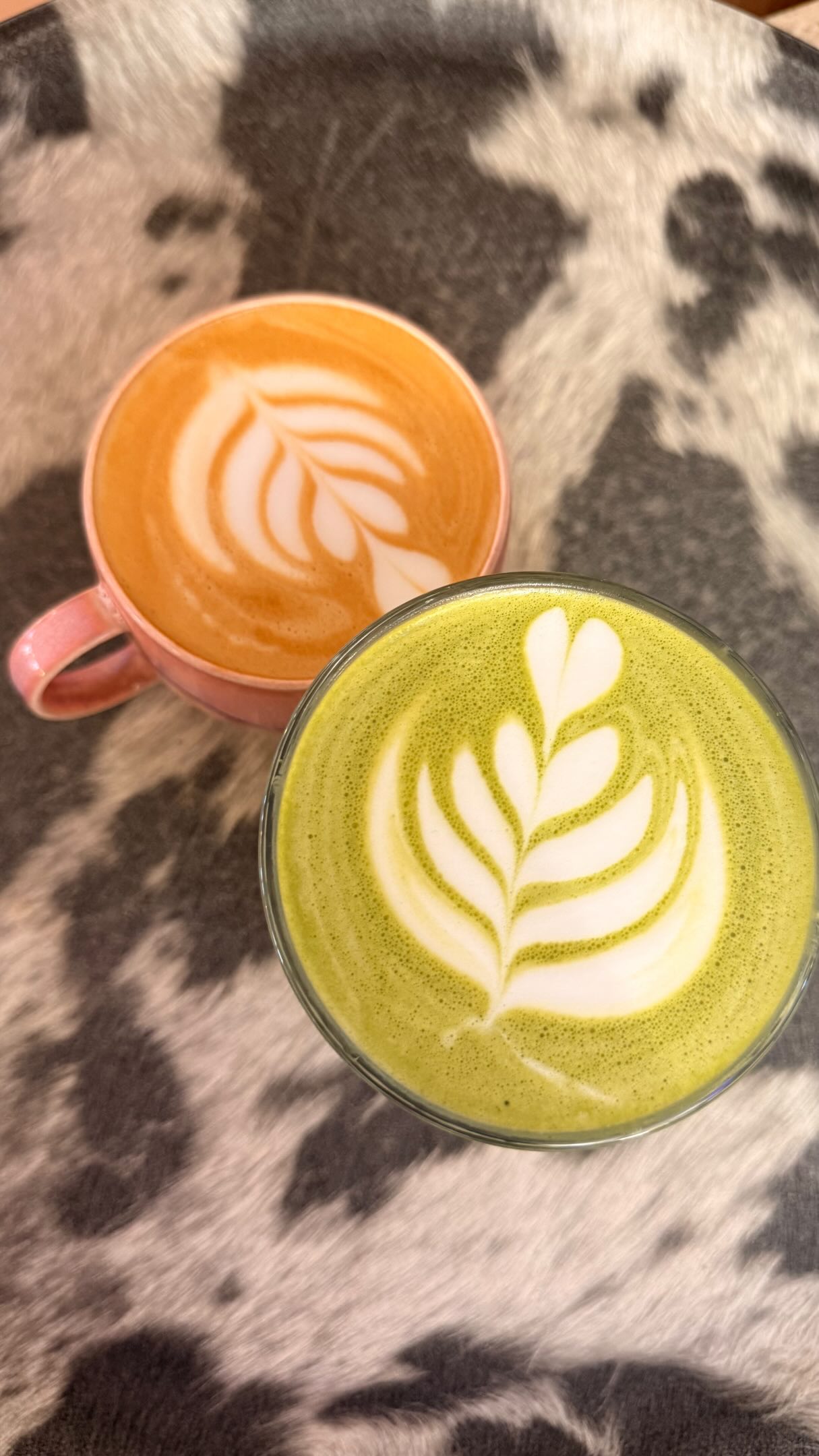 Café au lait préparé chez Romy’s Café
